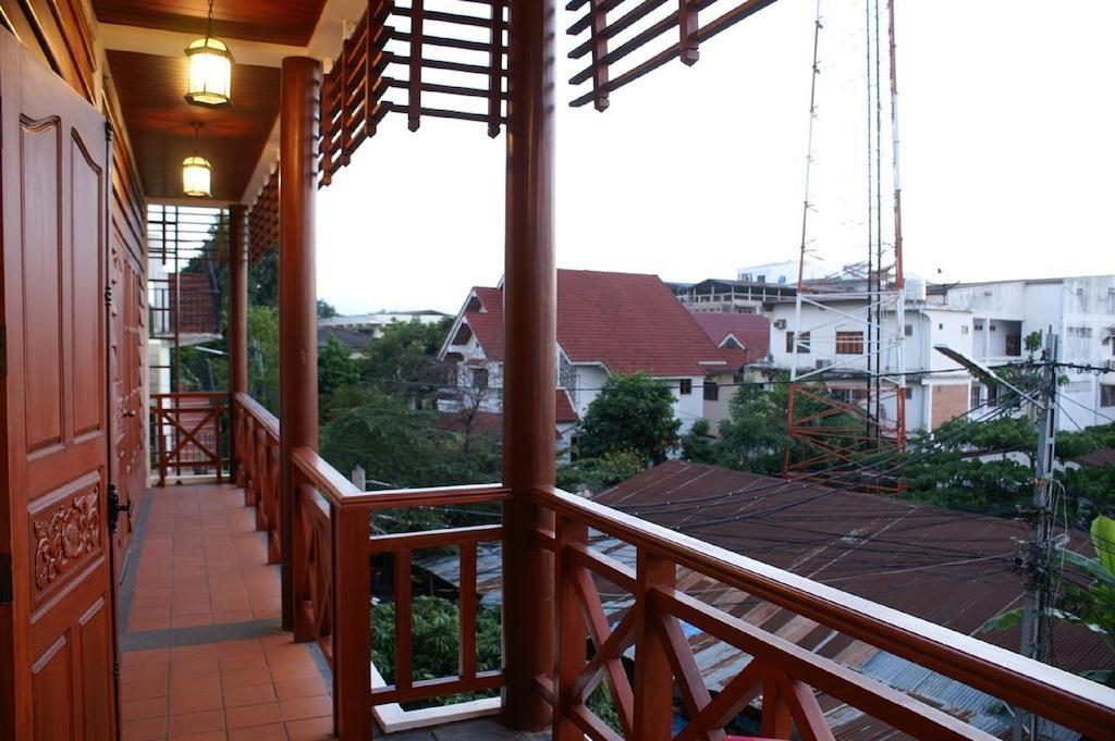 Avilla Phasouk Hotel Vientiane Exterior photo